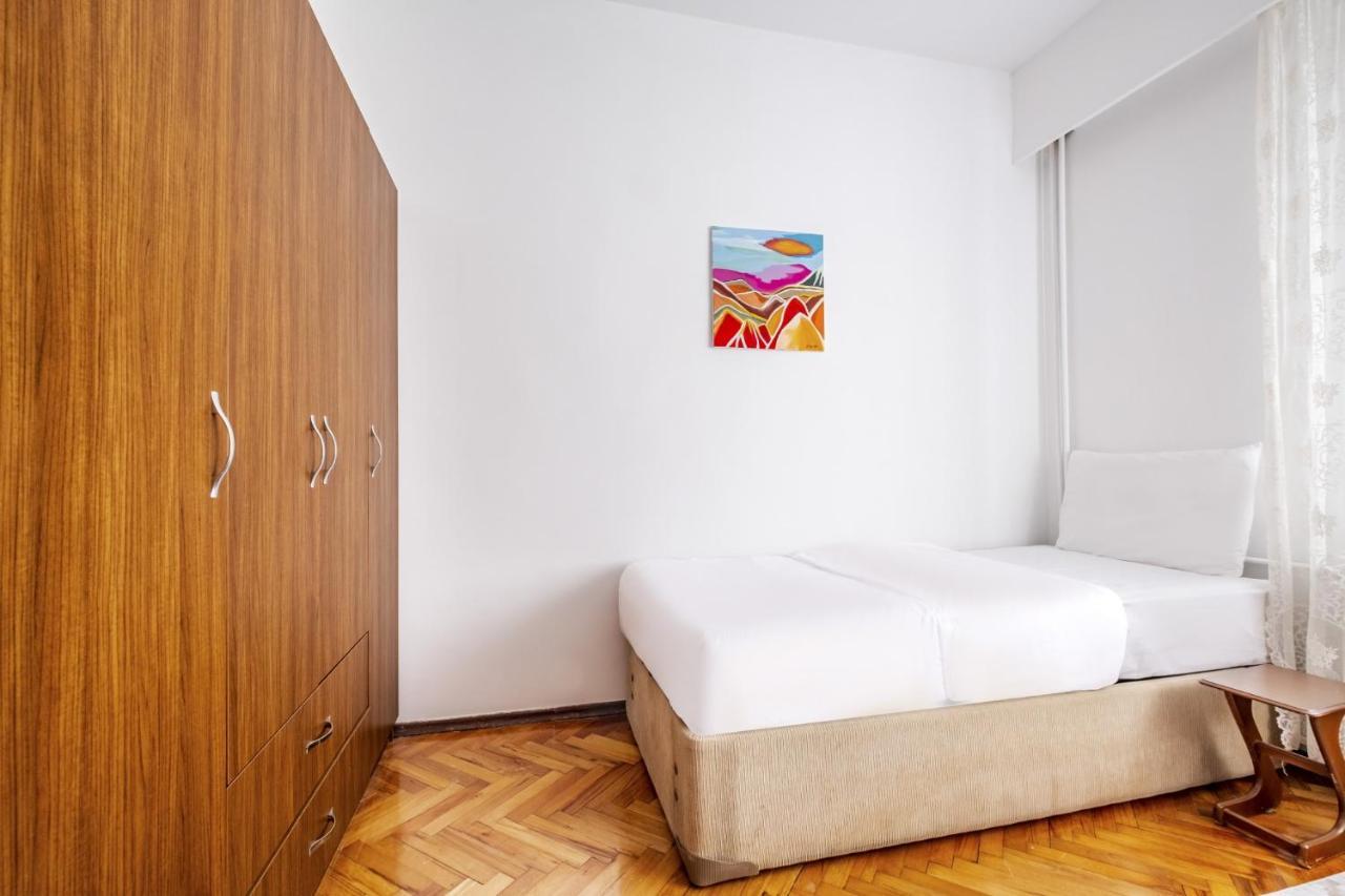 Apartament Flat With Balcony Near Zorlu Center Istanbul