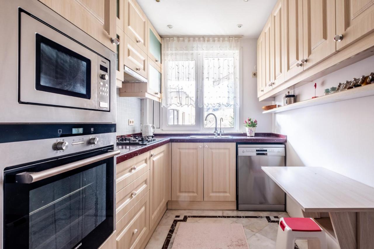 Apartament Flat With Balcony Near Zorlu Center Istanbul